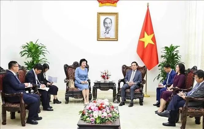 越南副总理会见赛轮集团董事长刘燕华